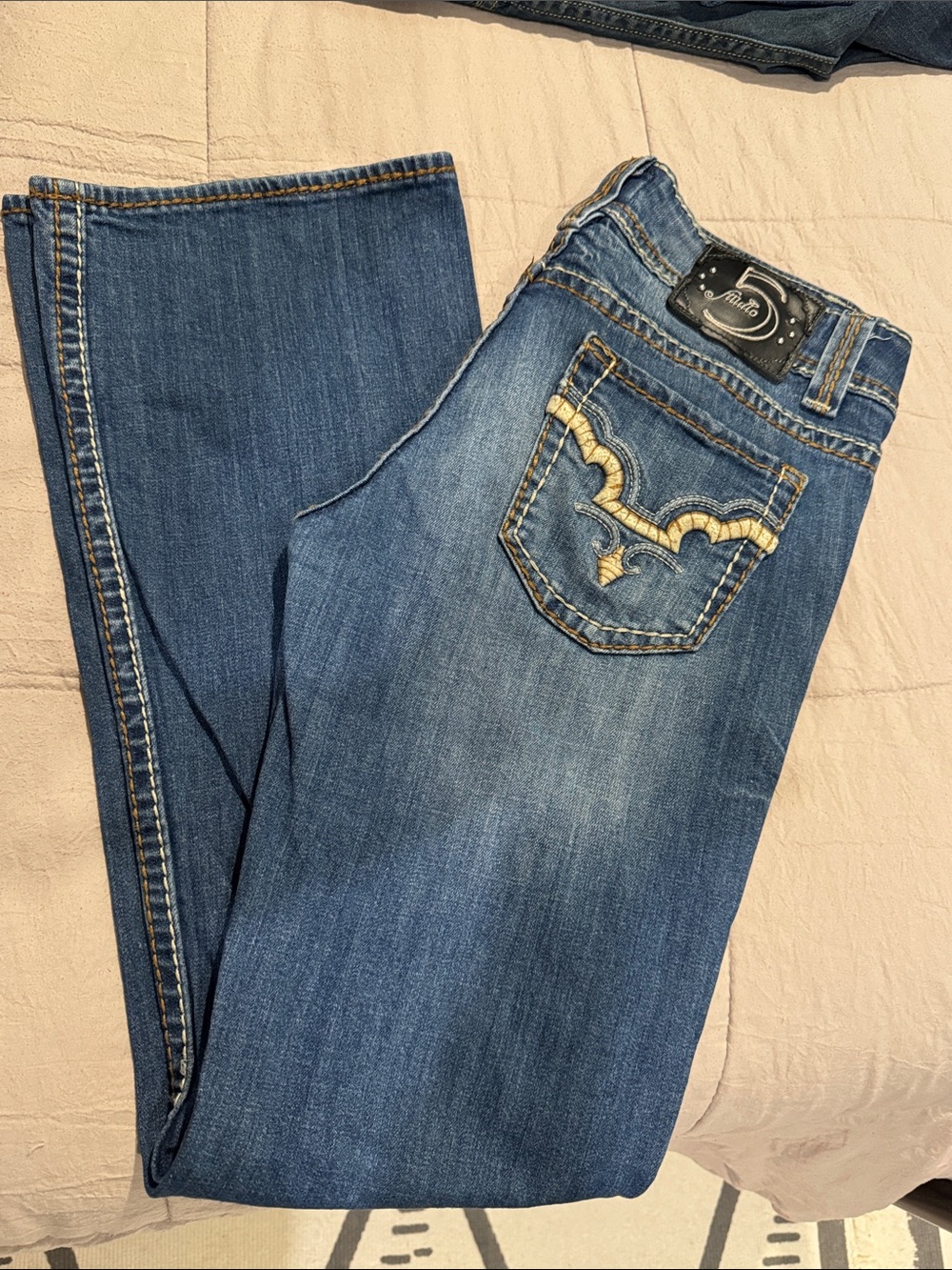Vintage Studio 5 low-rise bootcut jeans distinct embroidered design SZ 29x32 EUC